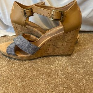 Toms wedges
